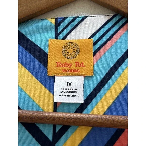 Ruby Rd Woman Blouse Size 1X Tunic Relaxed Asymmetrical Chevron Colorful Flowy - Picture 8 of 13